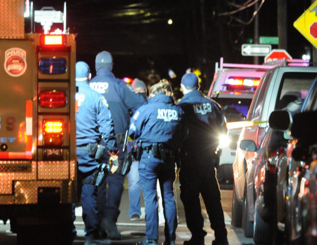 الشرطة تطلق النار على سارق سيارة في نيويورك 24 يناير!