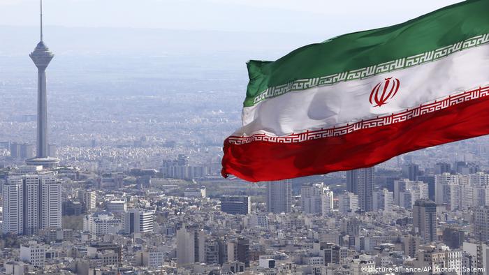 إيران: إن على الولايات المتحدة رفع جميع العقوبات للعودة إلى الاتفاق النووي لعام 2015