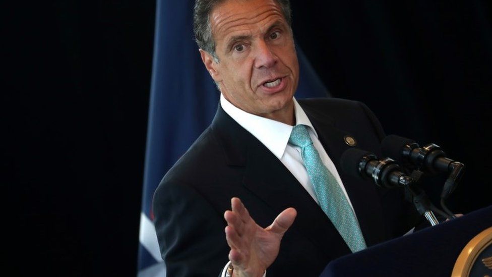 حاكم نيويورك يواجه مزاعم بالتحرش الجنسي مع 11 امرأة