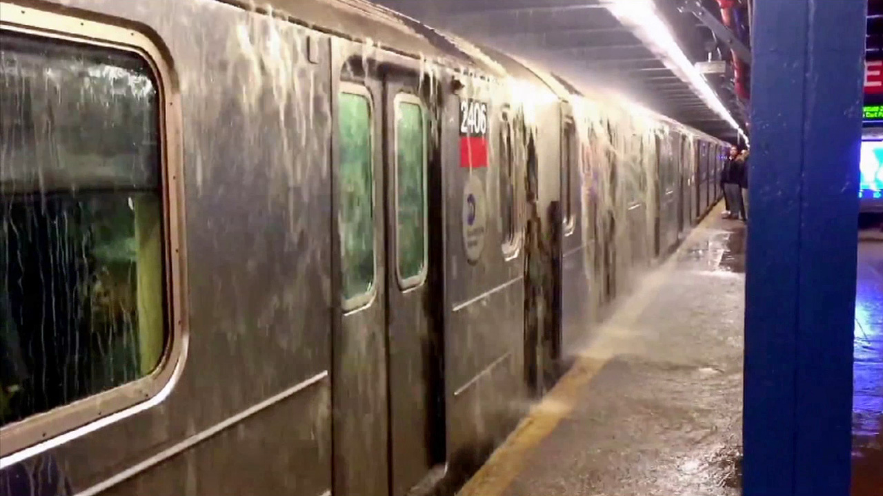 اعصار إيدا يضرب نيويورك ويوقف مترو الانفاق - فيديو