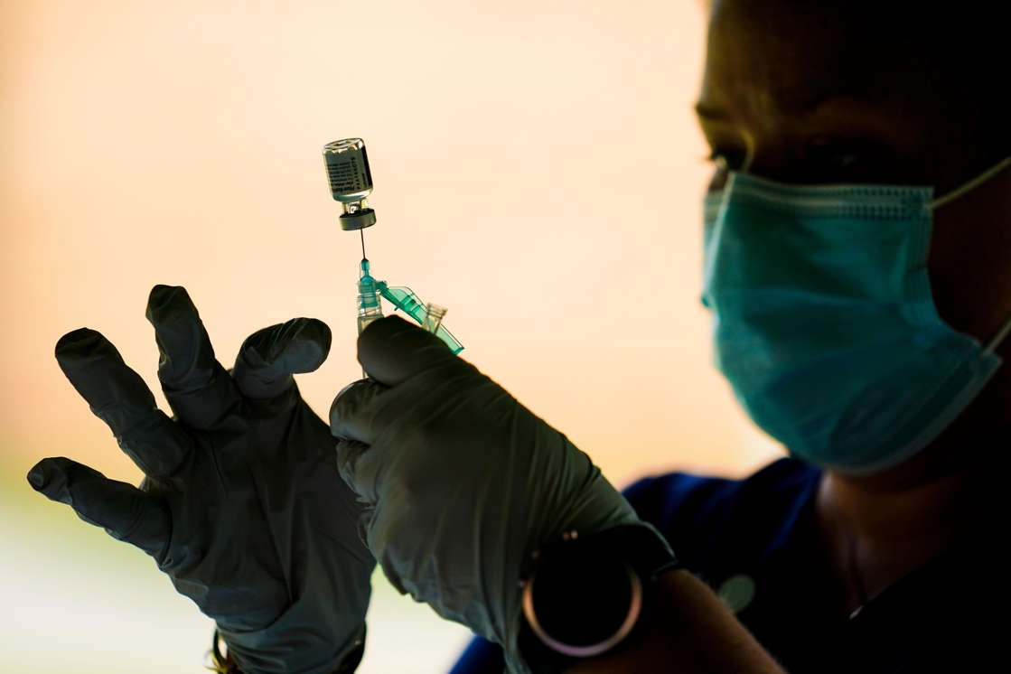 بايدن يتخذ أكبر خطوة على الاطلاق في تطعيمات كوفيد 19