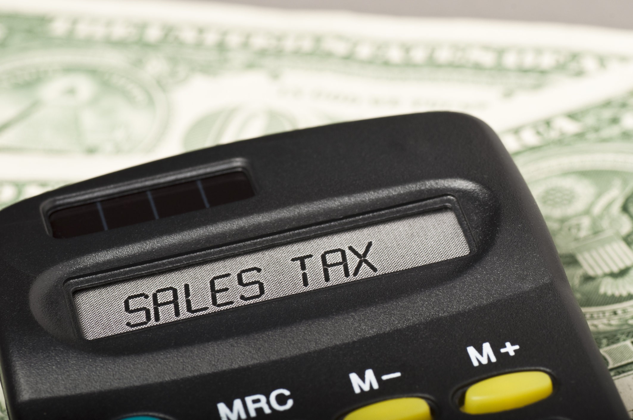 هل يوجد ضرائب مبيعات على السلع والخدمات في امريكا