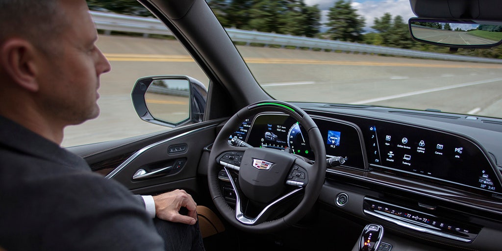 جنرال موتورز تكشف عن نظام قيادة بدون استخدام اليدين يعمل في جميع أنحاء الولايات المتحدة 2023