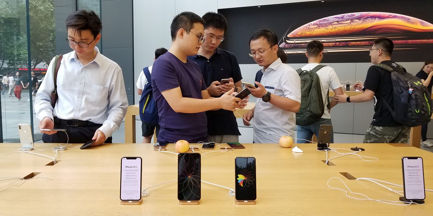 طلاب من الصين يقاضون شركة أبل لعدم وجود شاحن مع هواتف الآيفون