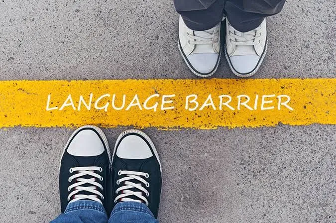 كيف يمكن لـ الطلاب الدوليين التغلب على حواجز اللغة الإنجليزية