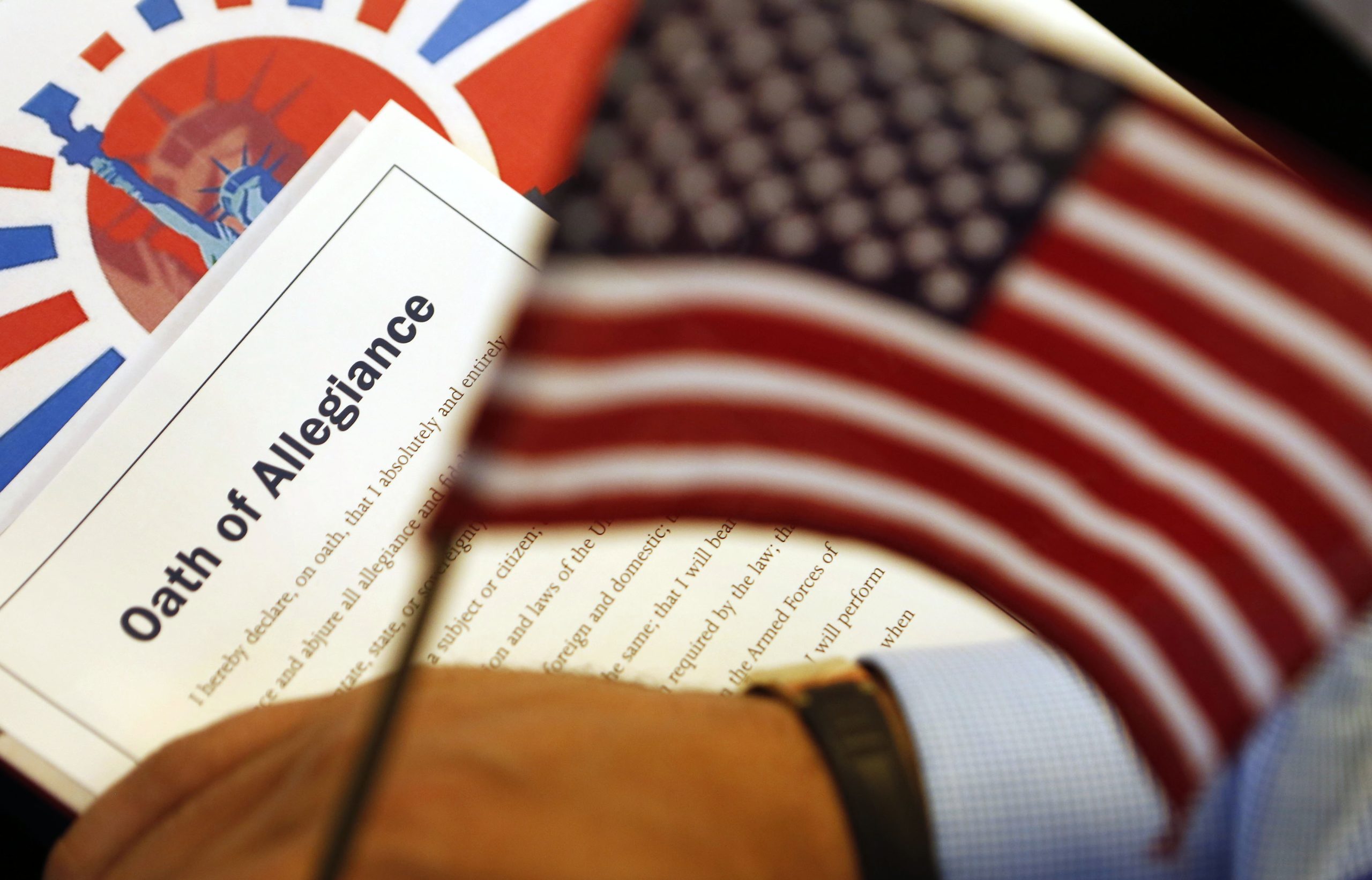كيفية الحصول على الجنسية بعد الزواج من مواطنه أمريكية