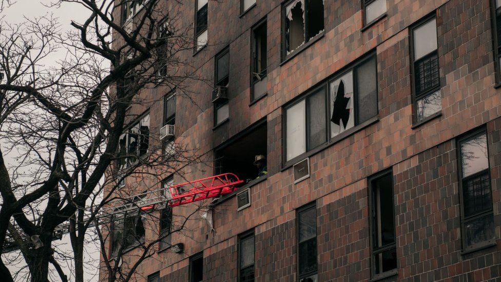 حريق في نيويورك يودي بحياة 19 شخص منهم 9 أطفال