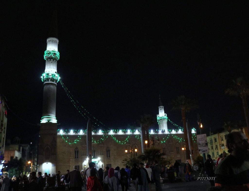 مسجد الحسين في القاهرة - قصة مسجد عمره 868 عام في العاصمة