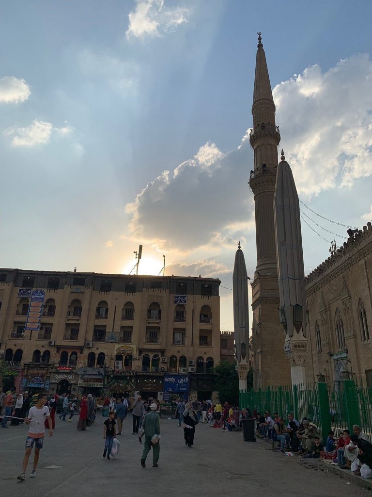 مسجد الحسين في القاهرة - قصة مسجد عمره 868 عام في العاصمة