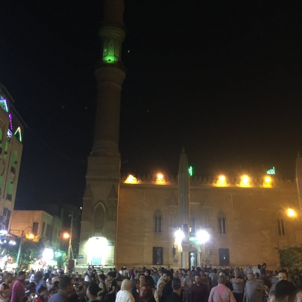 مسجد الحسين في القاهرة - قصة مسجد عمره 868 عام في العاصمة