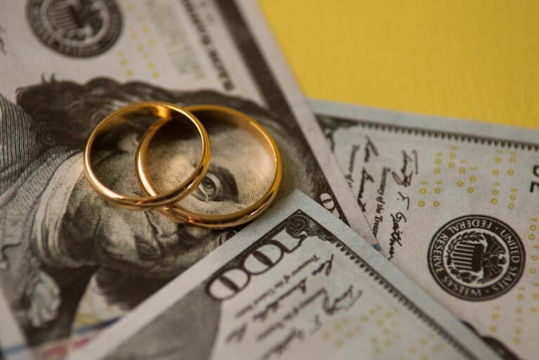 الطلاق في امريكا - كيف تتم حالات الافصاح المالي في 2022