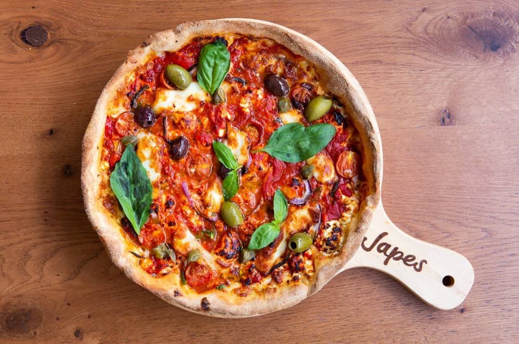 بيتزا زيوال من المطاعم الأمريكية الحلال