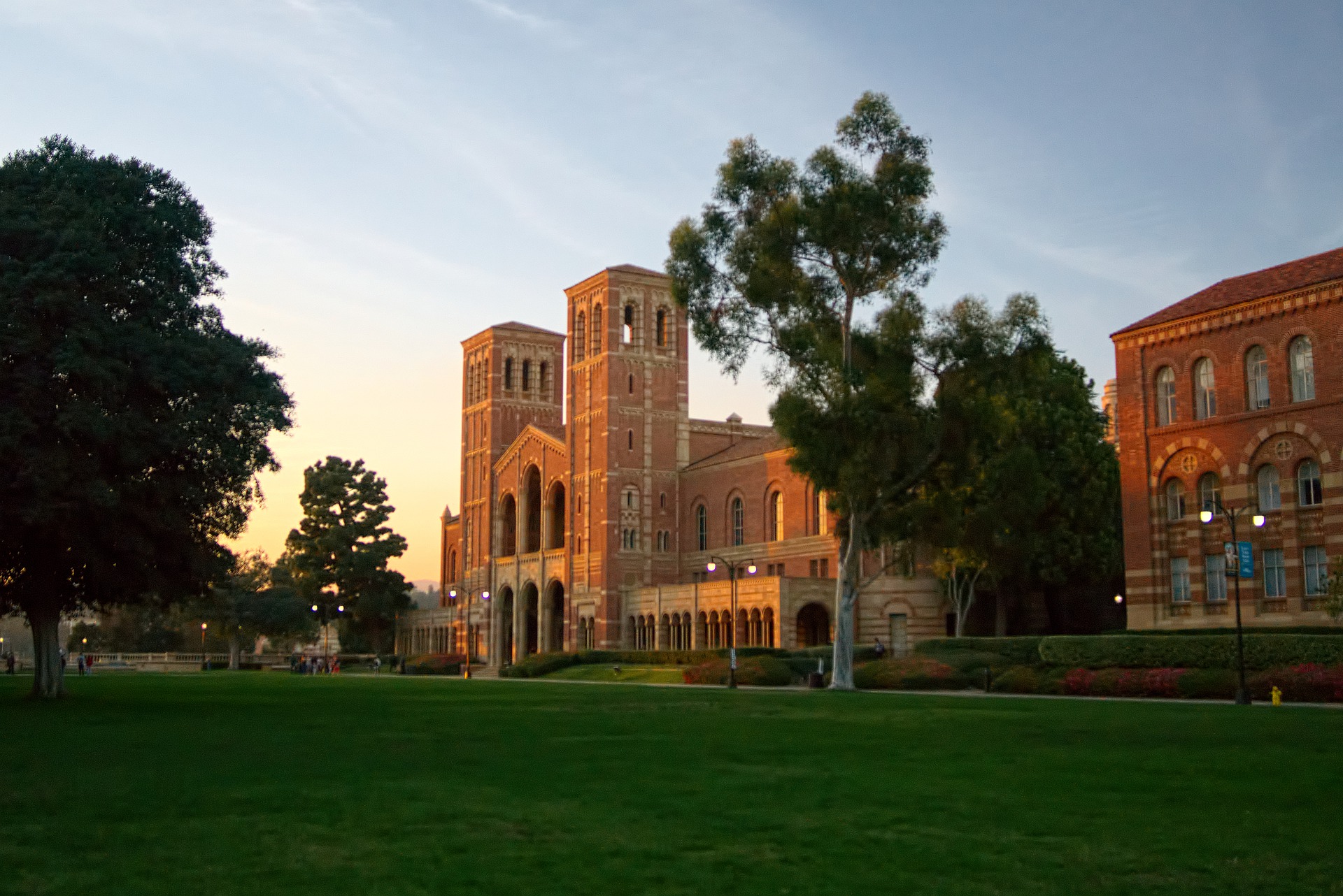 ما هي أرخص الجامعات في كاليفورنيا؟! تعرف على التفاصيل كاملة