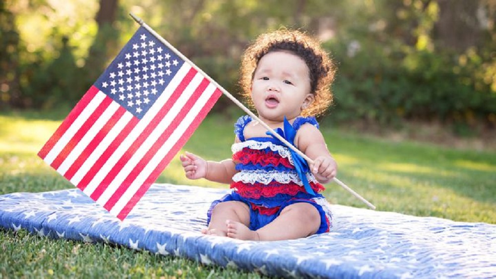 هل يحصل الأطفال مواليد أمريكا على الجنسية الأمريكية؟